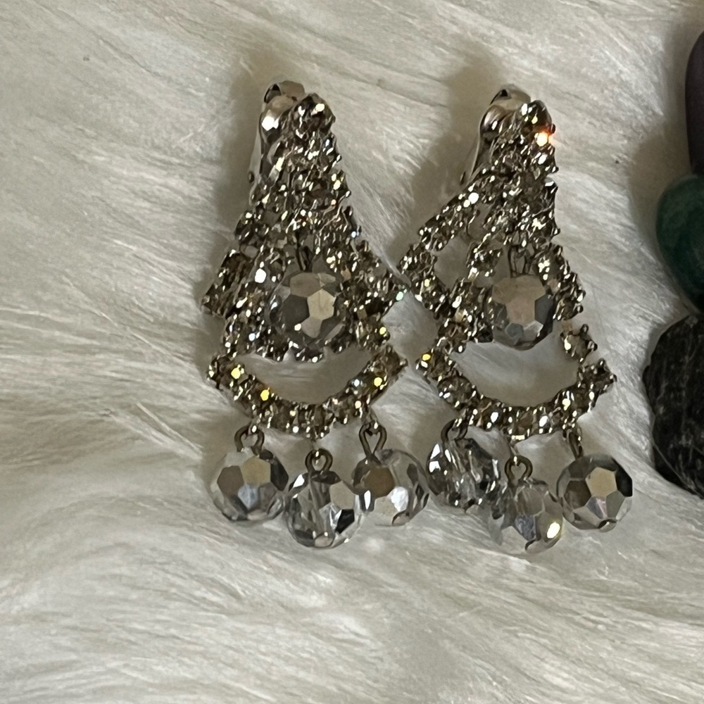 Stunning Vintage Rhinestone Clip Earrings